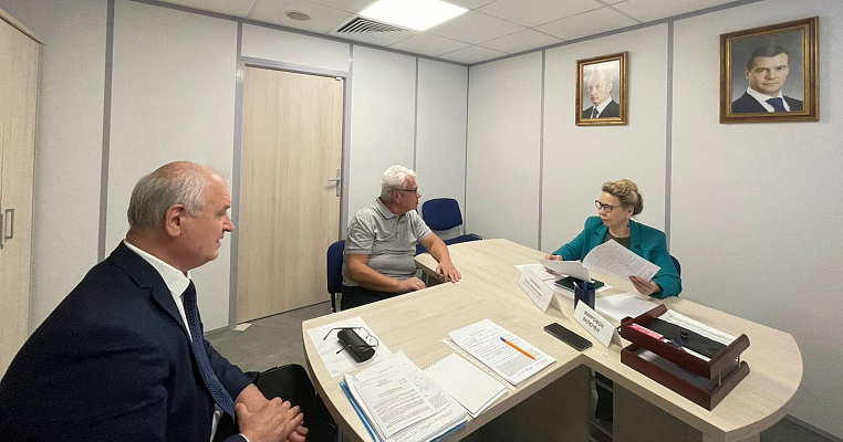 Устройство в соцучреждение, улучшение жилищных условий для инвалида: депутаты «Единой России» приводят приемы граждан